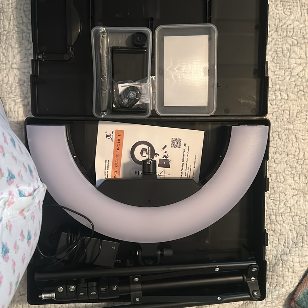 Brand New Round tripod camera light digital 18” Comes W Stand Two Remotes